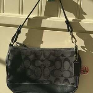 Vintage Coach Hampton Signature Shoulder Bag (2001) 🤍